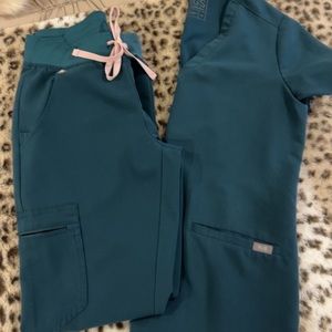 Women’s Figs XS regular Caribbean Blue